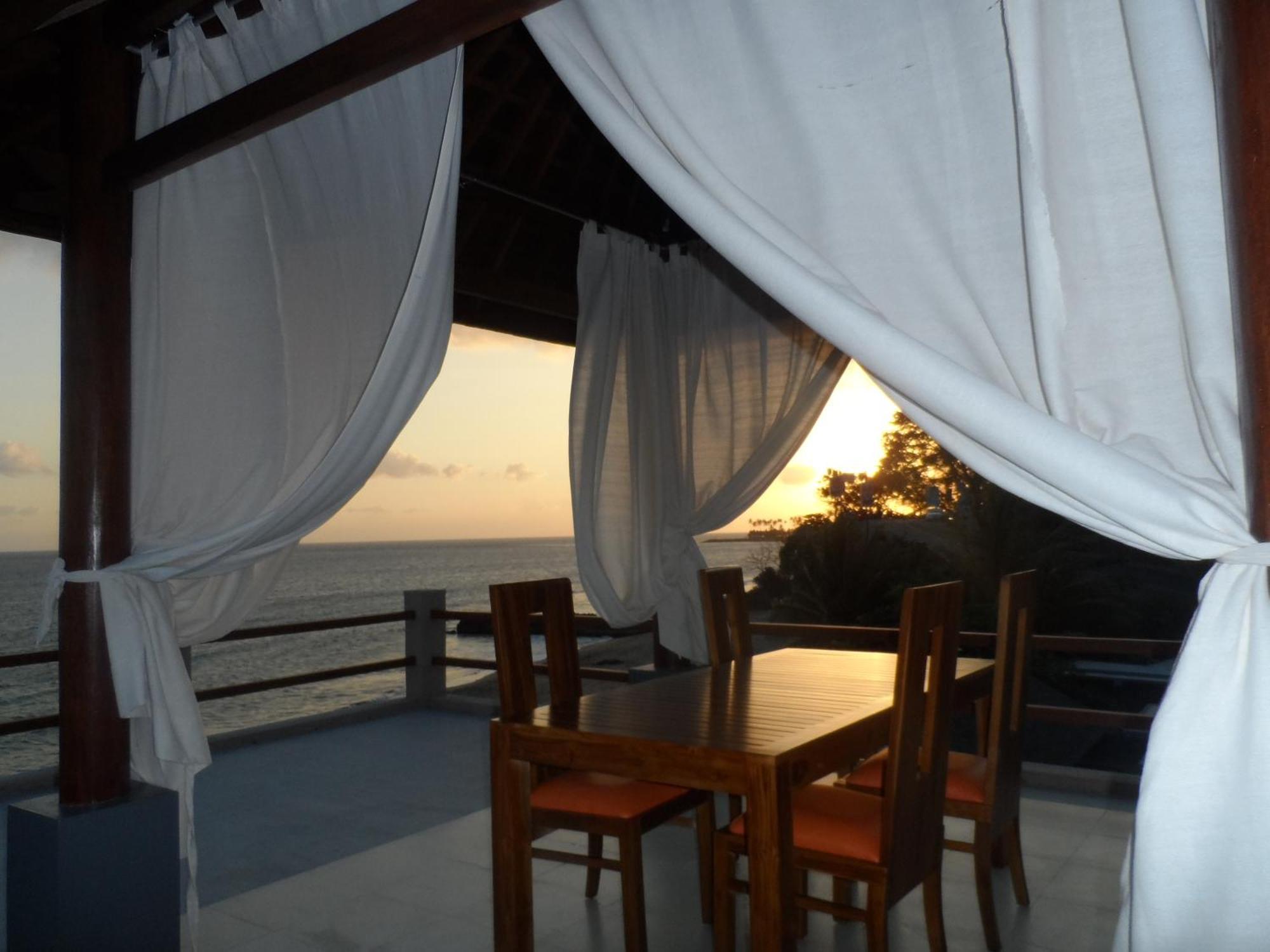 Cafe Alberto B And B Senggigi Extérieur photo