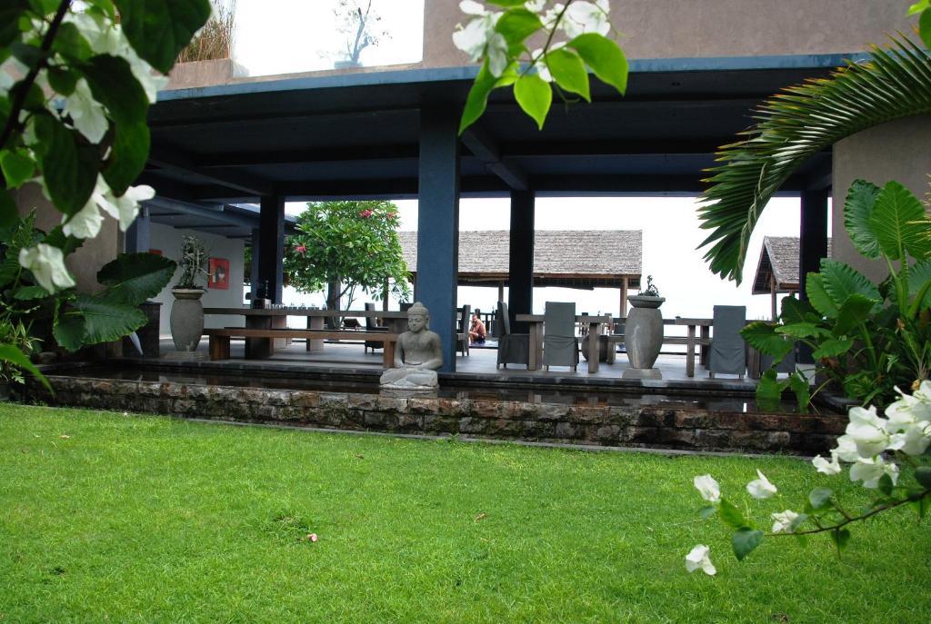 Cafe Alberto B And B Senggigi Extérieur photo